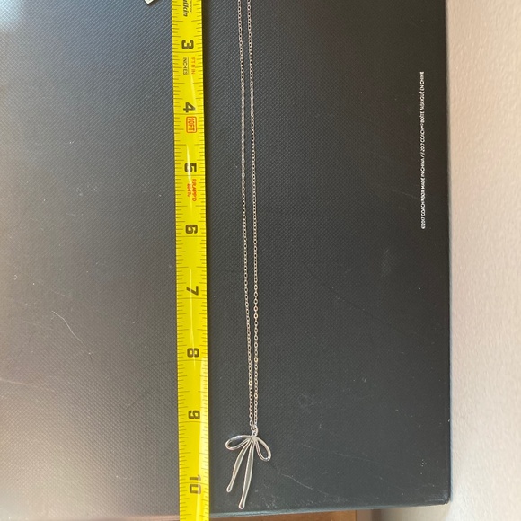 18k White Gold Bow Necklace - Picture 4 of 4